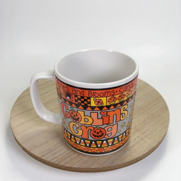 Vintage Love N Stuff Halloween Mugs Set of 4 - Picture 3 of 10